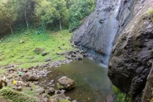 guided-hike-moorea-putoa-waterfall