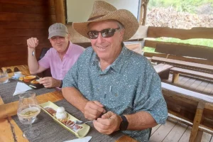 Couple having lunch at Truck Uaina O2 Coco during a private day in Moorea