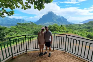 Couple at the railing of Opunohu Belvedere overlooking Moorea’s mountains
