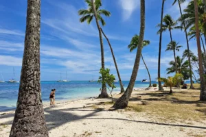 Visitor by the calm lagoon at Mareto Ta’ahiamanu Beach during a swimming stop in Moorea