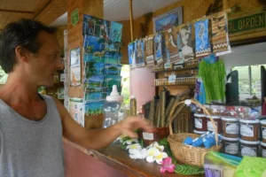 Visitor exploring the Moorea Tropical Garden shop with local jams and artisanal products