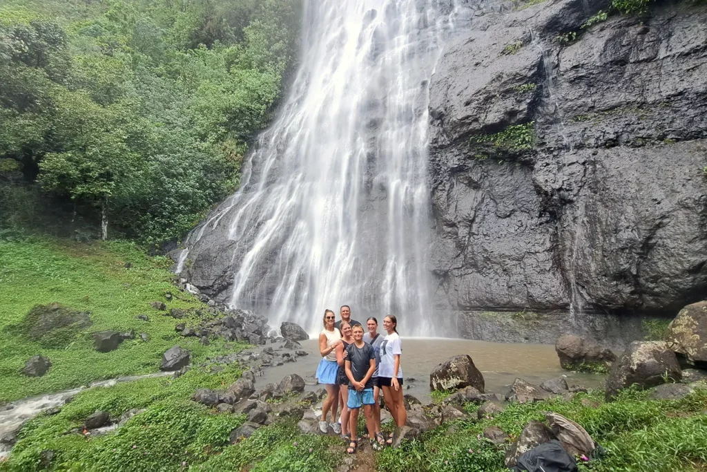 private-moorea-island-tour-guided-hike-putoa-waterfalls