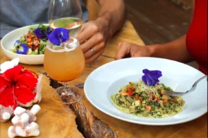 Colorful dish and drink served at Truck Uaina O2 Coco restaurant in Moorea