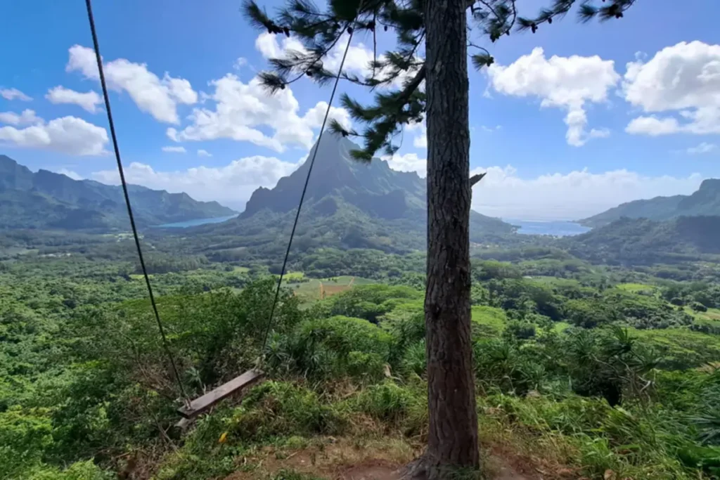 La balançoire de la randonnée des 3 pinus à Moorea