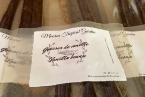 Sachets de gousses de vanille de Tahiti proposés au Moorea Tropical Garden