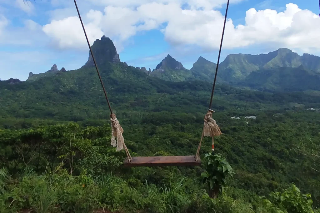 La balançoire de la randonnée des 3 Pinus à Moorea