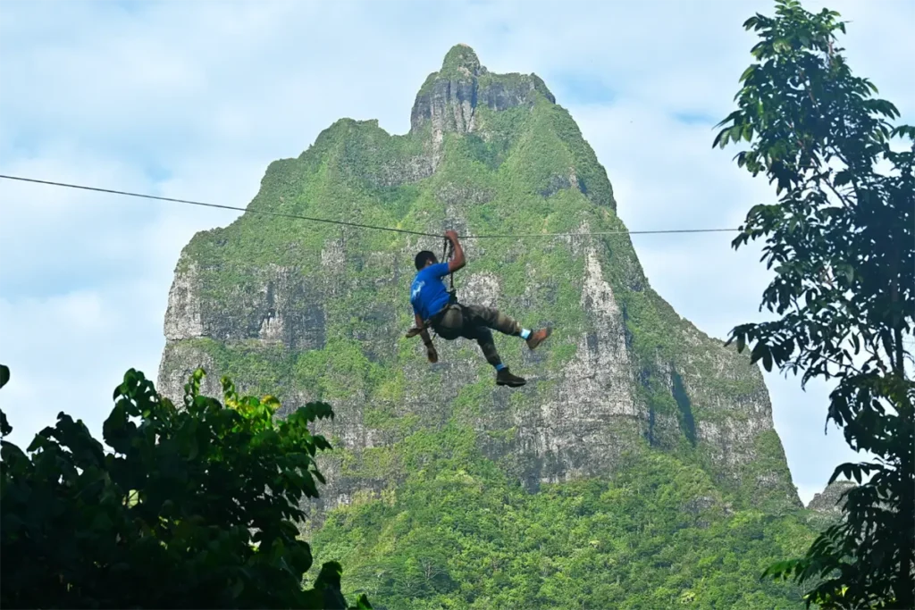 Activité de tyrolienne et accrobranche à Moorea